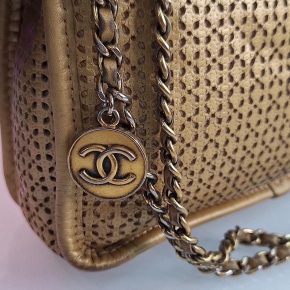 Chanel Gold Woven Women's Bag - Picture 4 of 14